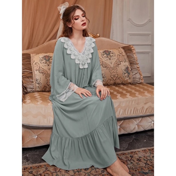 Guipure Lace Ruffle Hem Sleepshirt - Picture 4 of 7